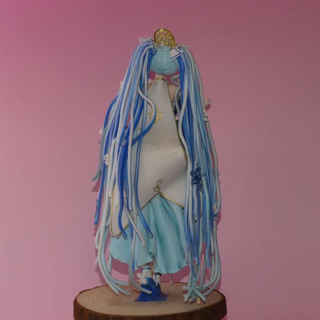 Figurine en porcelaine froide réalisée à la main