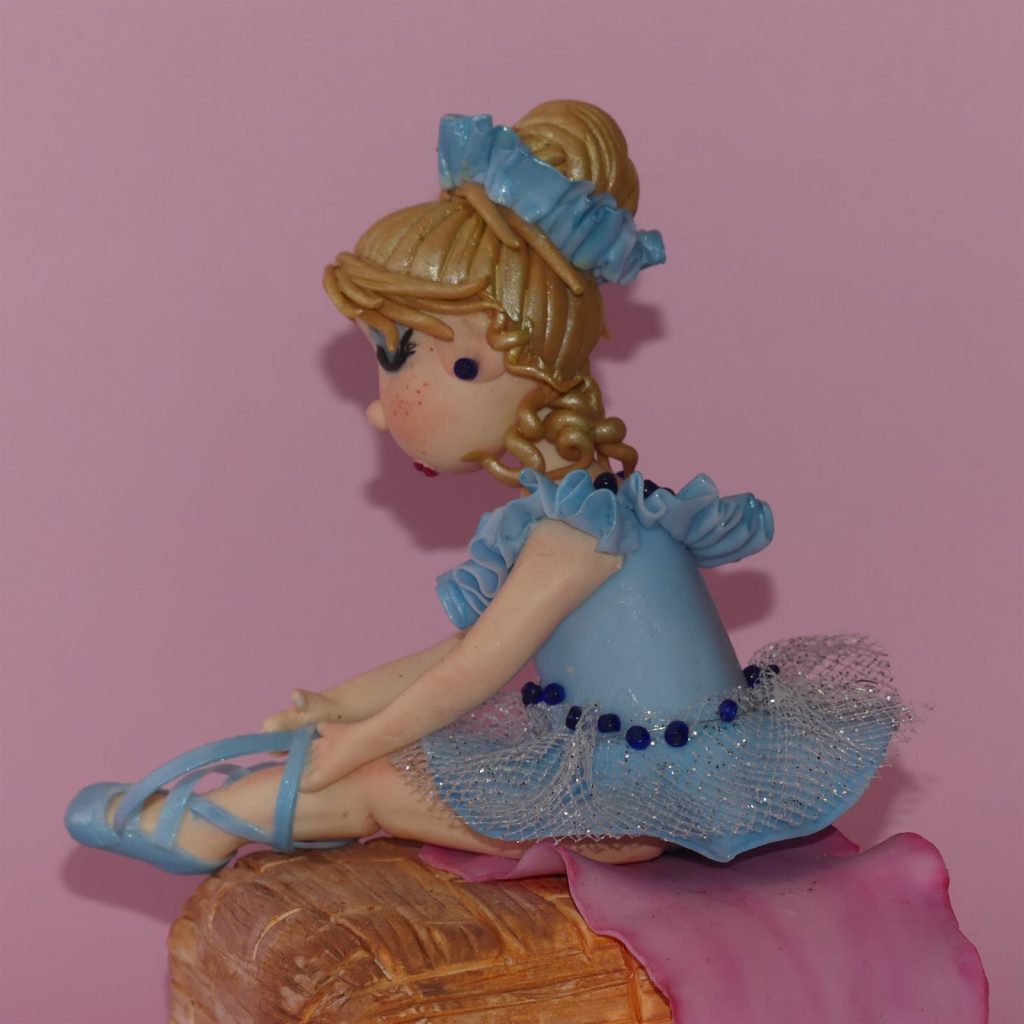 Figurine en porcelaine froide réalisée à la main