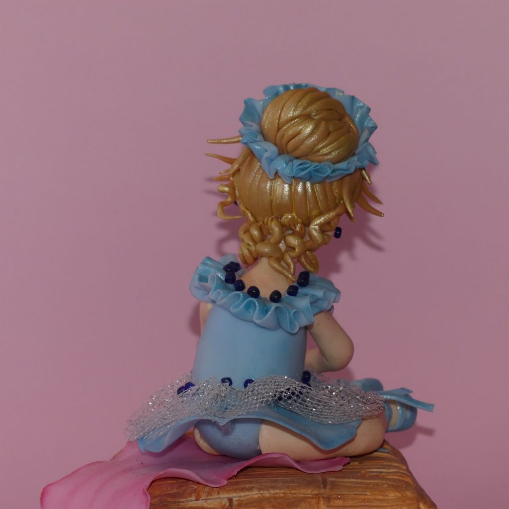 Figurine en porcelaine froide réalisée à la main