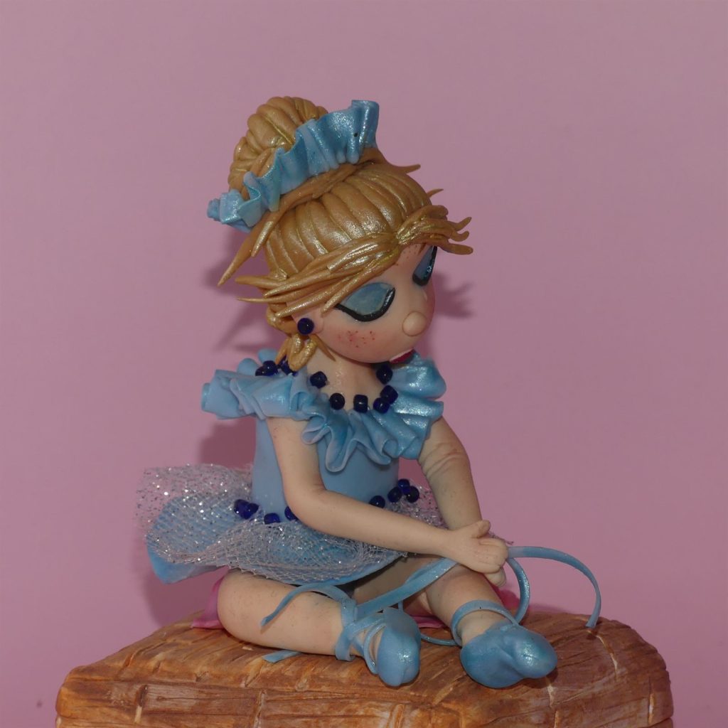 Figurine en porcelaine froide réalisée à la main
