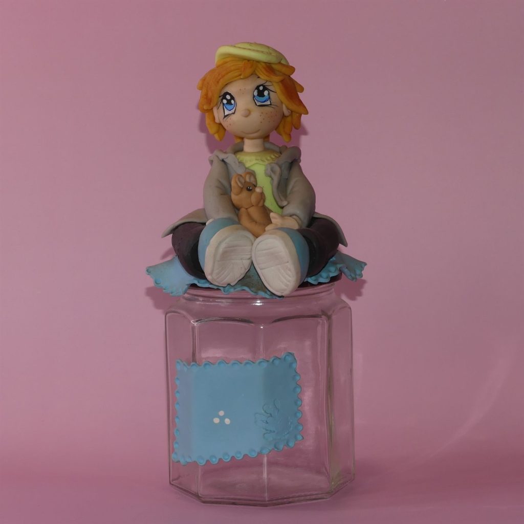Figurine en porcelaine froide réalisée à la main